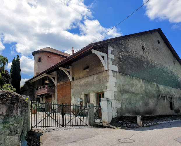 Rezensionen über La Pierre-aux-Dames in Carouge - Markt