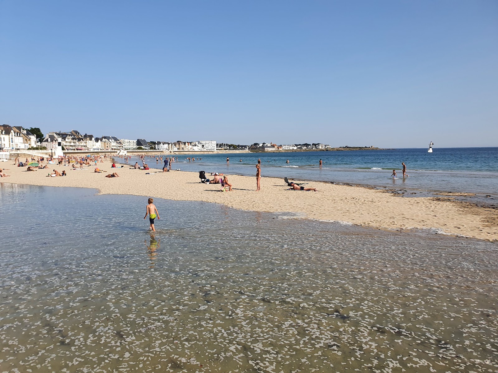 Plage Quiberon的照片 带有碧绿色纯水表面