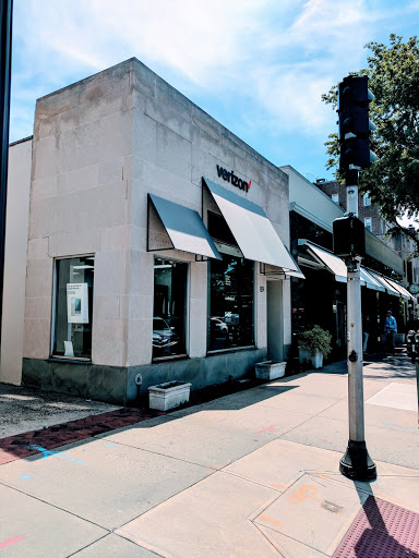 Cell Phone Store «Bronxville Verizon Wireless», reviews and photos, 89 Pondfield Rd, Bronxville, NY 10708, USA