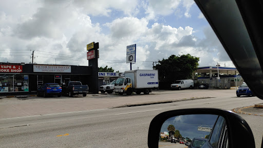 Tobacco Shop «Vape & Smoke Shop - 8th Street», reviews and photos, 7352 SW 8th St, Miami, FL 33144, USA