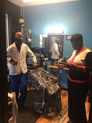Beauty Salon «Studio 78 Unisex Hair Salon and Beauty Suites», reviews and photos, 1780 S Nova Rd #10&11, South Daytona, FL 32119, USA