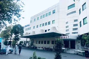 Doctors Hospital & Medical Center image