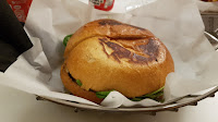 Sandwich au poulet du Restaurant de hamburgers Blend Hamburger Beaumarchais à Paris - n°1