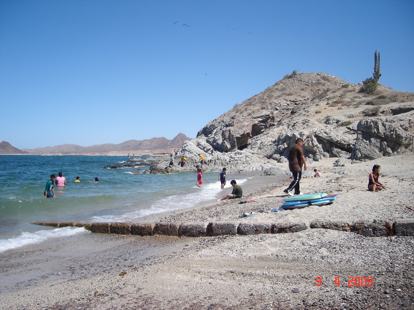 Foto av Bay Estela beach med turkos rent vatten yta