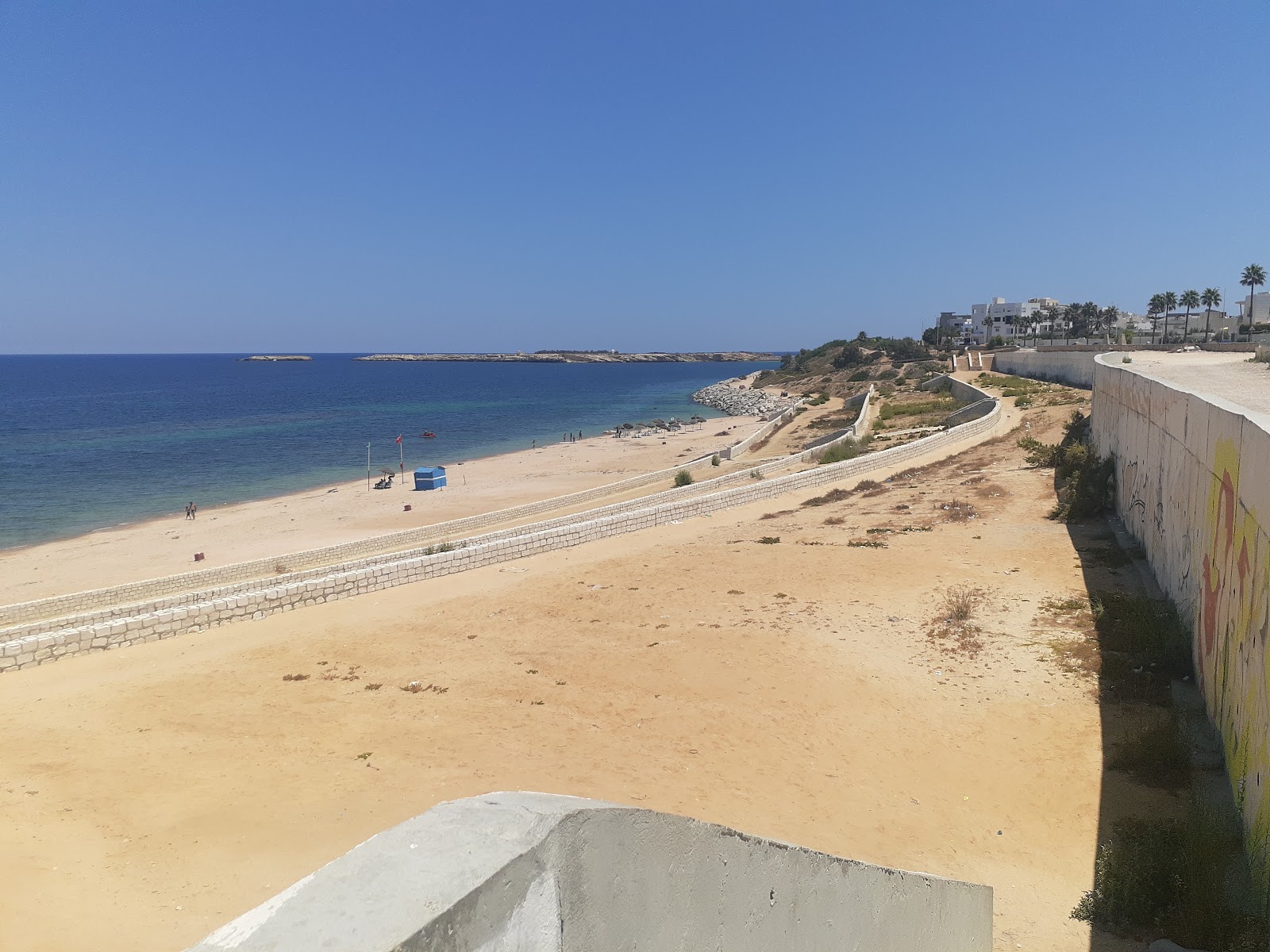 Photo de Plage la Falaise avec sable blanc de surface