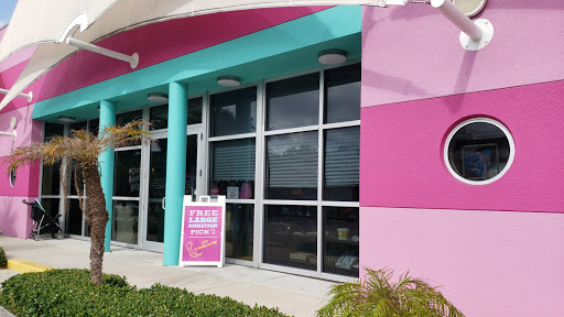 Thrift Store «Out of the Closet - Fort Lauderdale», reviews and photos, 1785 E Sunrise Blvd, Fort Lauderdale, FL 33304, USA