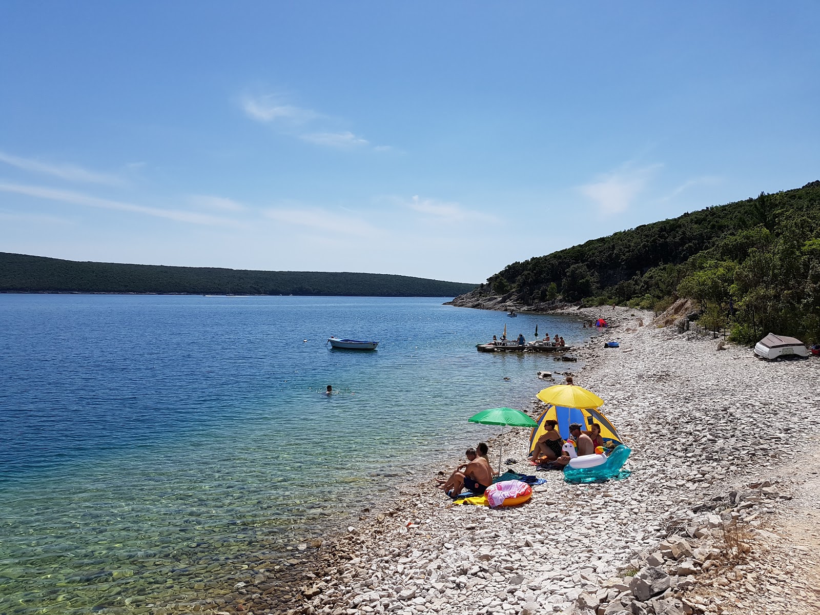 Photo of Kalavojna beach with rocks cover surface