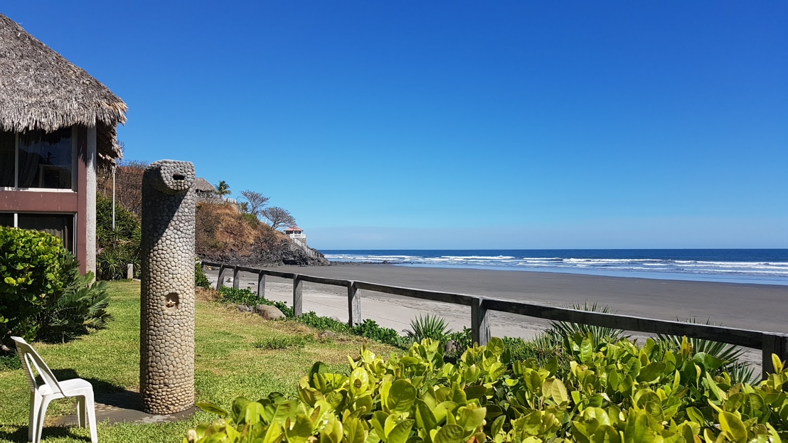 Φωτογραφία του El Carrizal beach με γκρίζα άμμος επιφάνεια