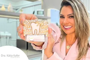Dentista Kátia Kafer em Porto Alegre - Especialista em Lente de Contato Dental e Estética Facial image