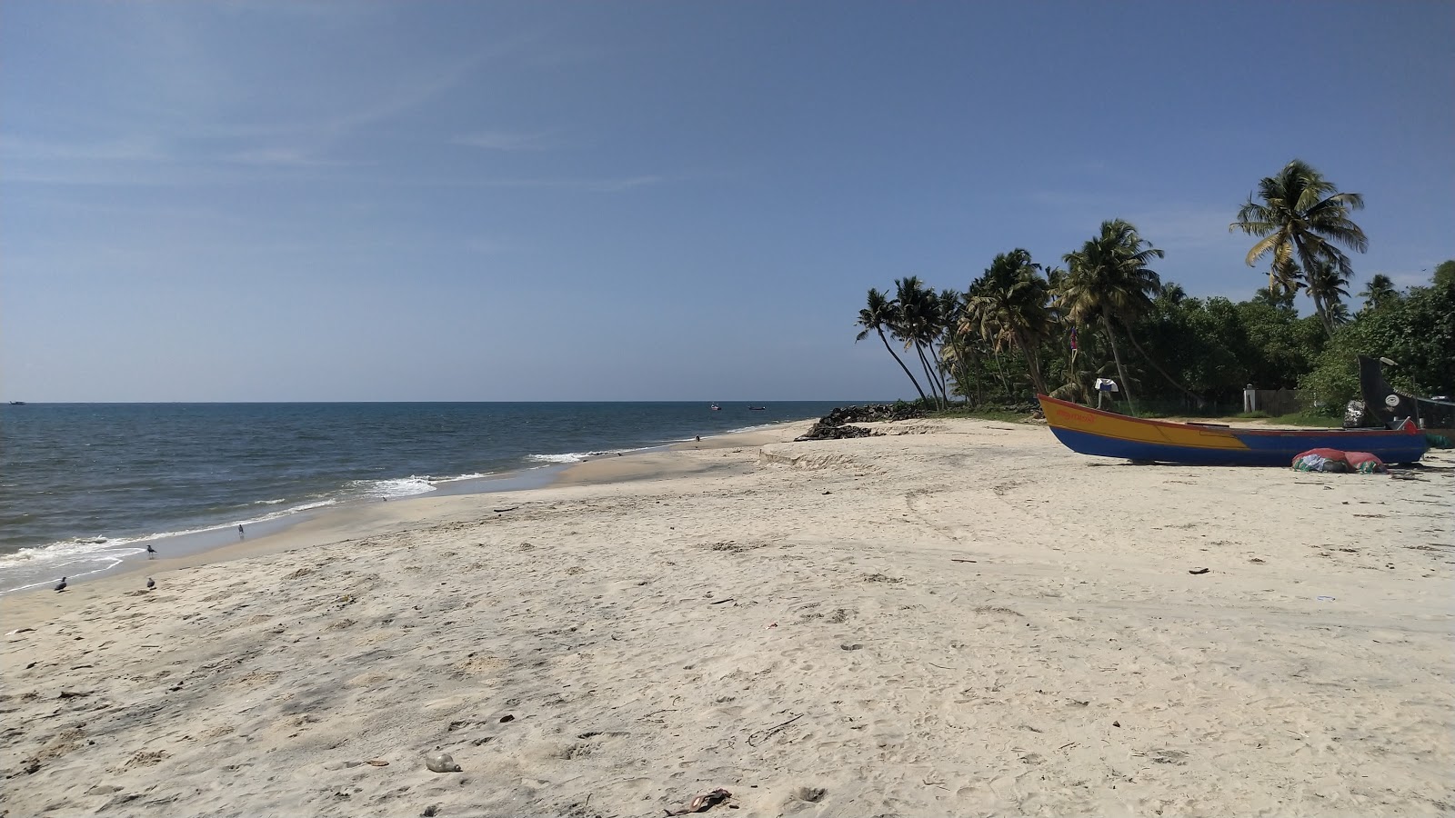 Φωτογραφία του Thumpoly Beach με τυρκουάζ νερό επιφάνεια