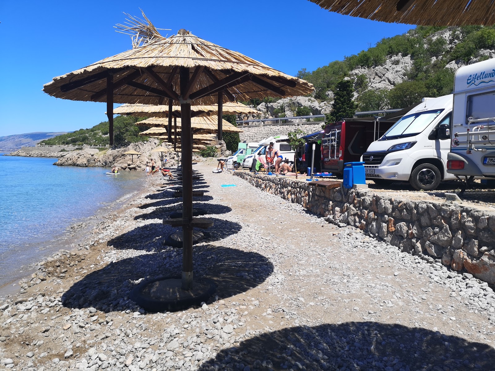 Foto di Plaza Raca con una superficie del ciottoli marroni