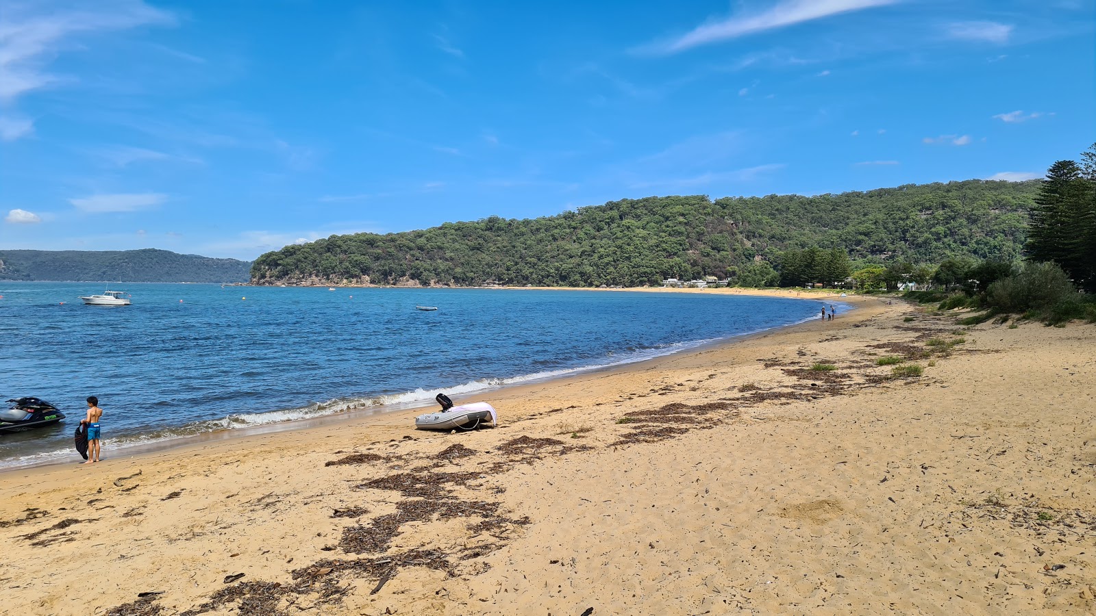 Patonga Beach的照片 带有米色沙子表面