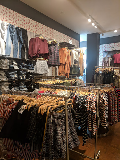 Clothing Store «Forever 21», reviews and photos, 300 Monticello Ave #255, Norfolk, VA 23510, USA