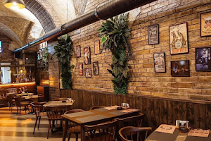 Charlie Pub Baku image