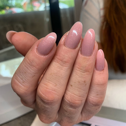 Pure Nails in Solrød Strand, Greve