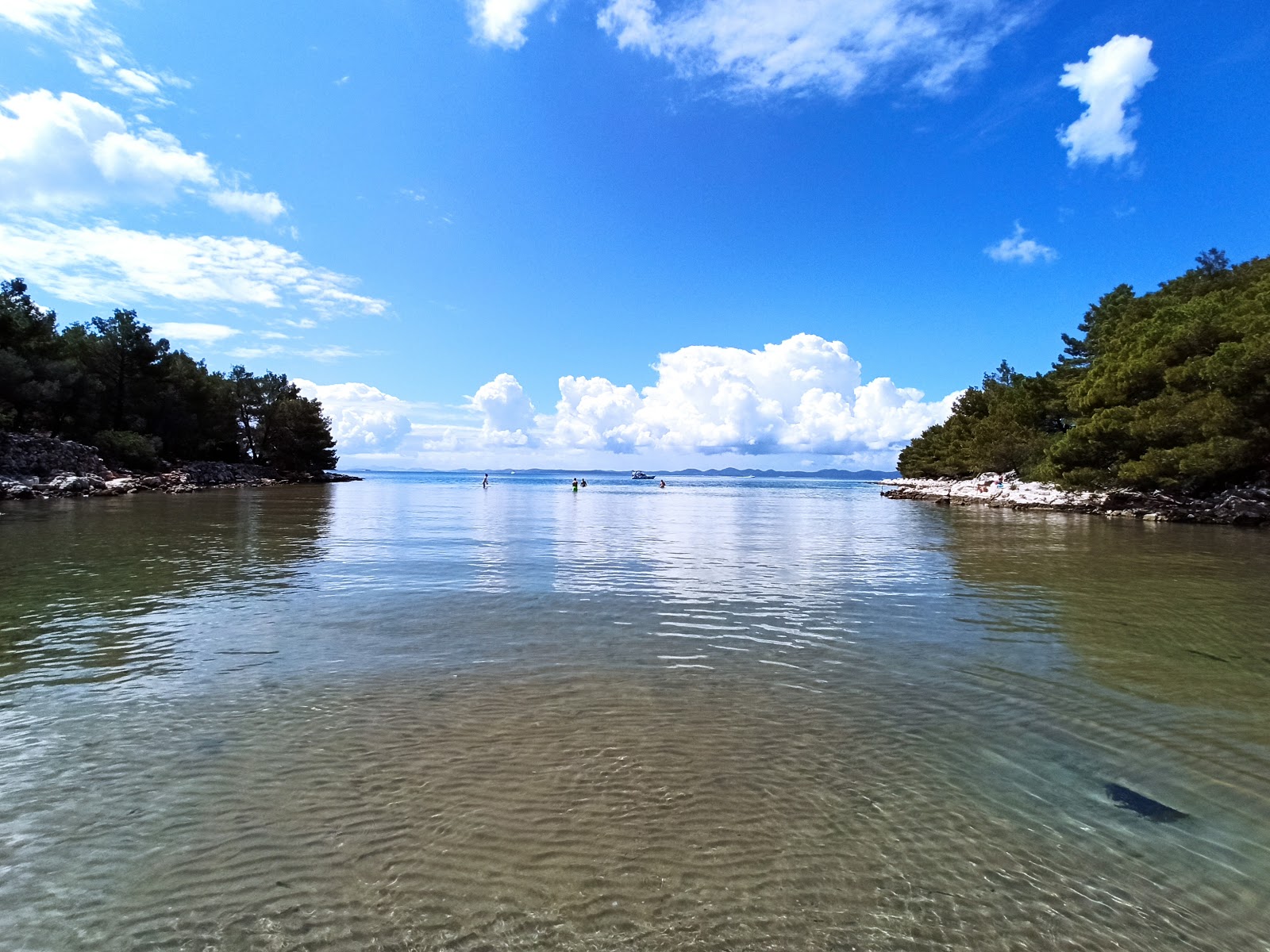 Foto van Mala Sabusa beach met turquoise puur water oppervlakte