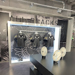 Photo n° 26 de l'avis de Caroline. fait le 02/09/2023 à 16:35 pour adidas Flagship Store Paris, Avenue des Champs-Elysees à Paris