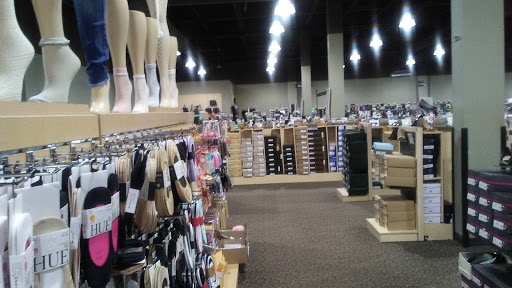 Shoe Store «DSW Designer Shoe Warehouse», reviews and photos, 202 Orland Park Pl, Orland Park, IL 60462, USA