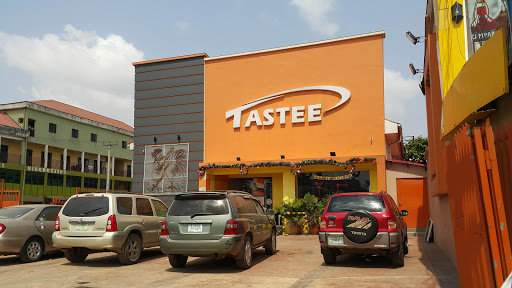 De Tastee Fried Chicken, 144 Shobowale Street, Akowonjo Road, Akowonjo 100276, Lagos, Nigeria, Hamburger Restaurant, state Lagos