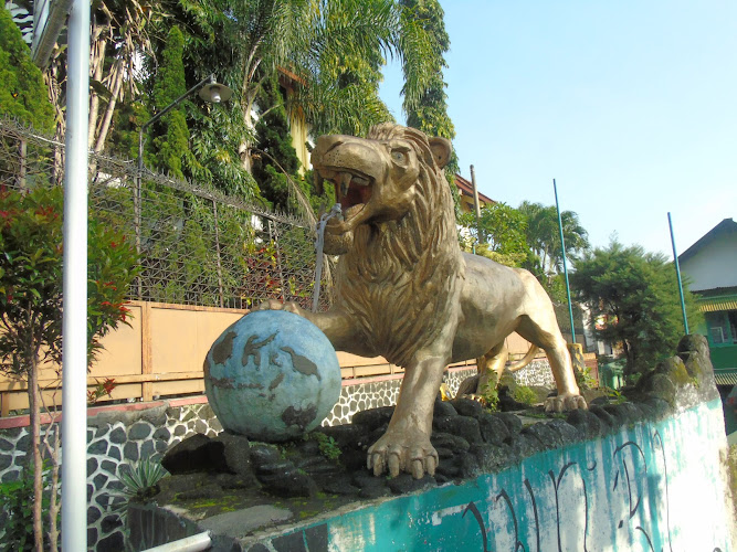 Patung Singa Arema Oro-Oro Dowo