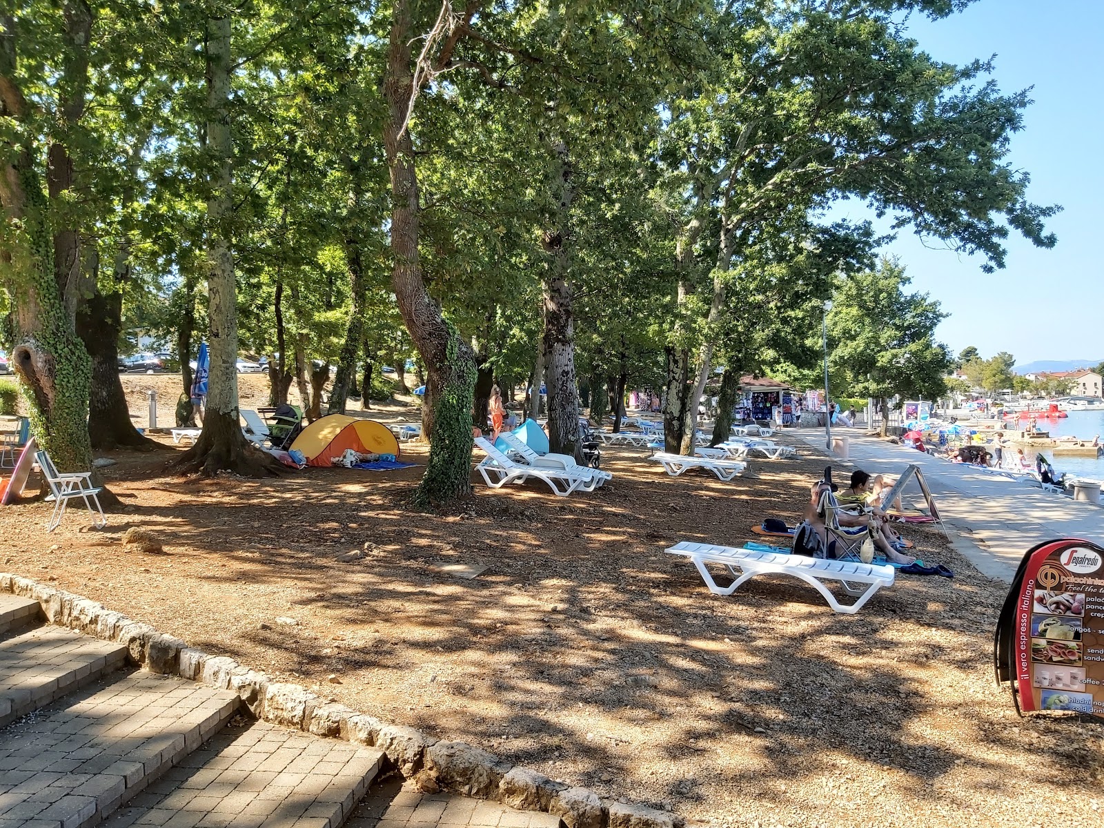 Foto von Adriatic beach - beliebter Ort unter Entspannungskennern