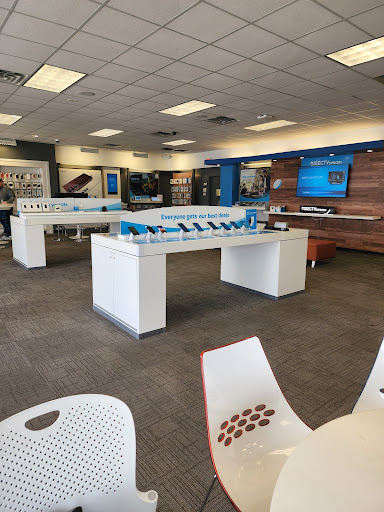 Cell Phone Store «AT&T», reviews and photos, 709 Lewis And Clark Parkway, Clarksville, IN 47129, USA