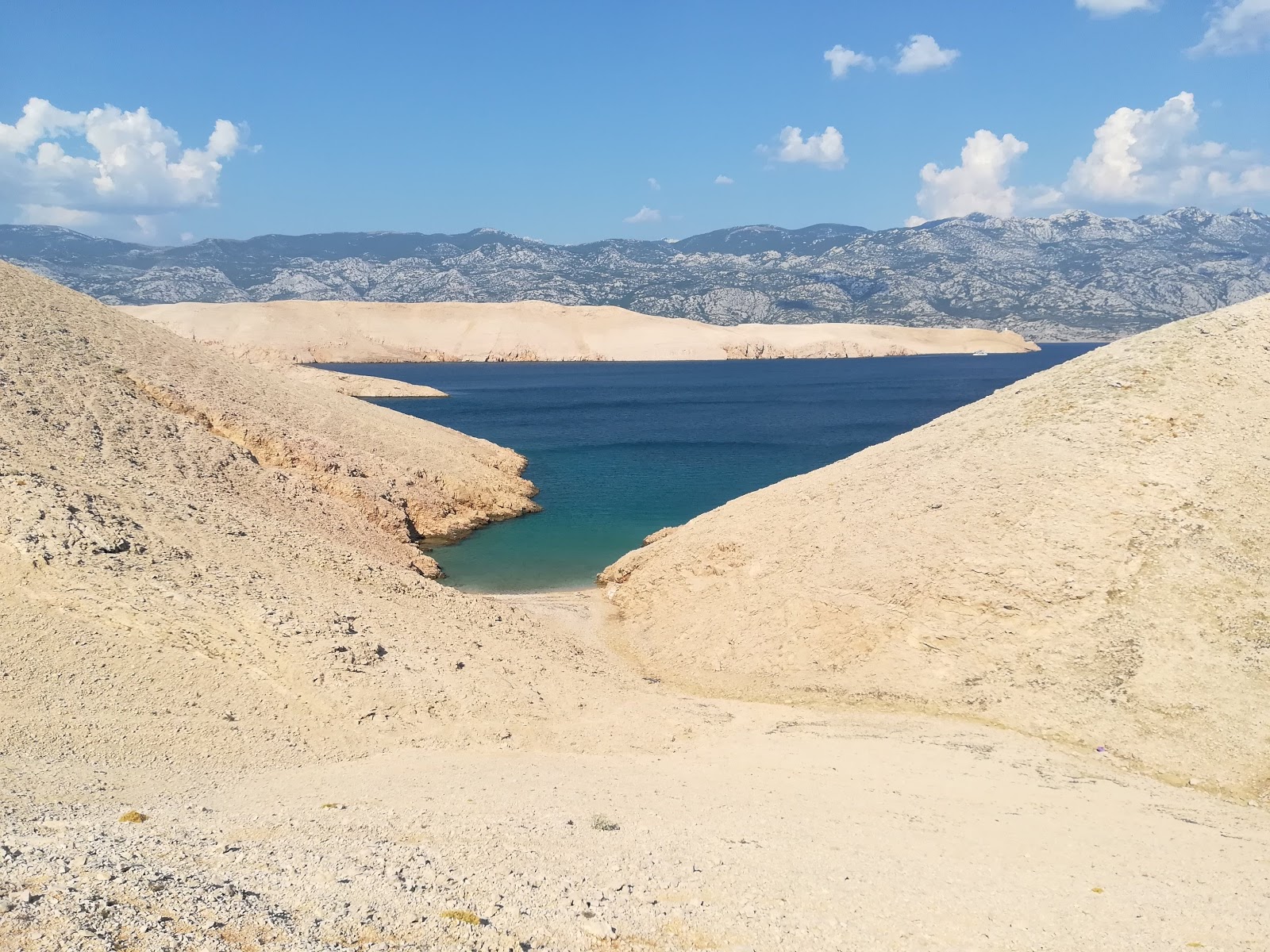 Foto av Eldugott beach med turkos rent vatten yta