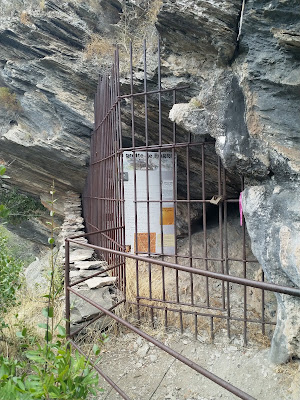 Grotte de porri à Porri