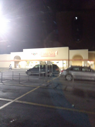 Grocery Store «Hannaford Supermarket», reviews and photos, 1122 Mohawk St, Utica, NY 13501, USA