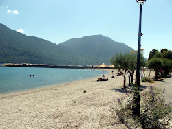 Mytikas beach'in fotoğrafı uçurumlarla desteklenmiş