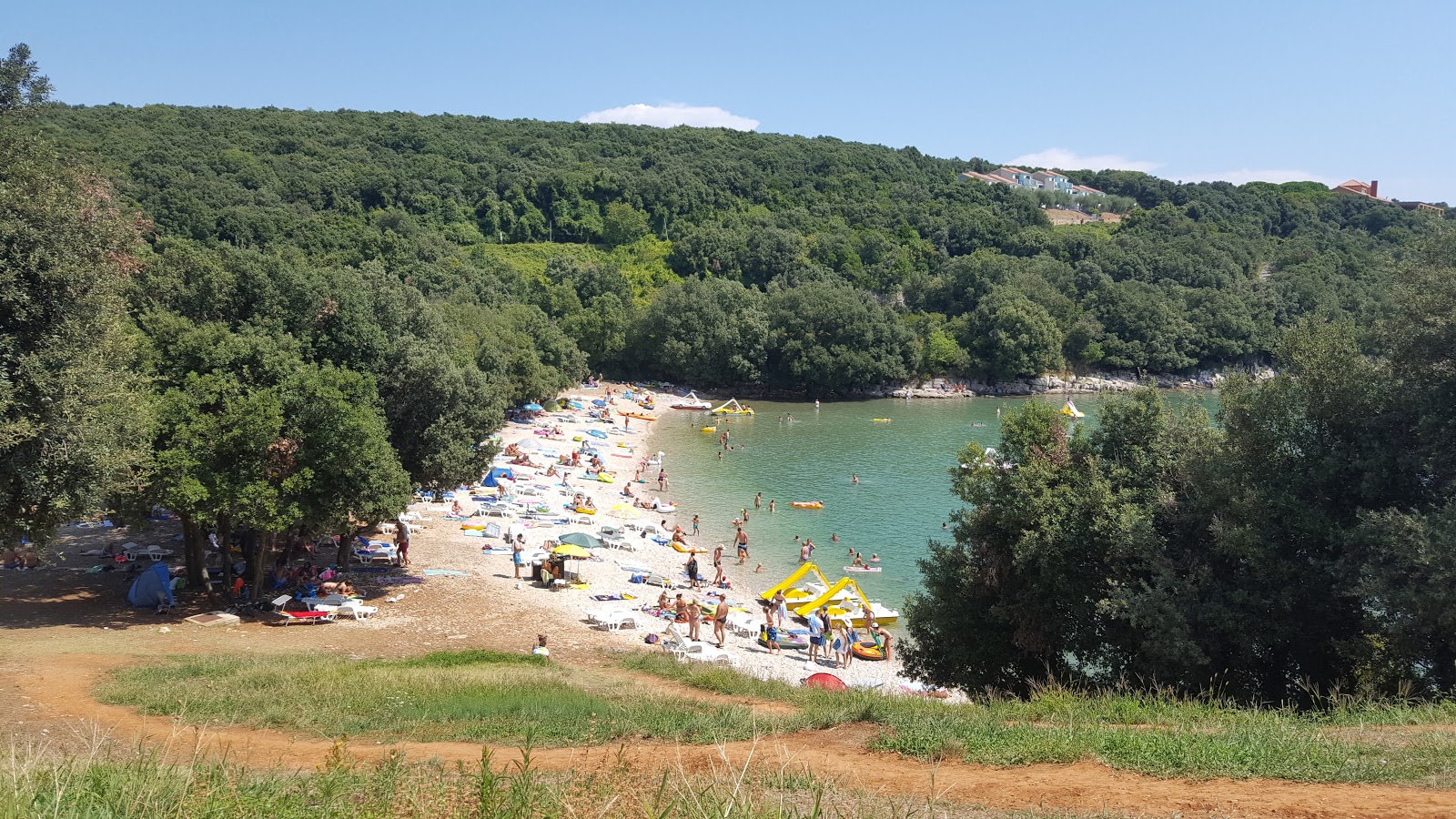 Foto di Duga Uvala con una superficie del ciottolo leggero