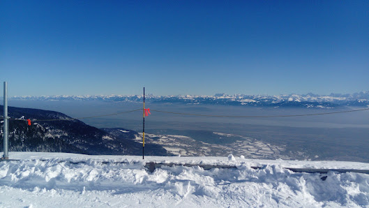 Ecole de Ski Alpin - ESI La Faucille - Mijoux - La Vattay 7 Rte de la Marechaude Centre commercial, 01170 Gex, France