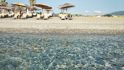 Larissas Beach'in fotoğrafı - rahatlamayı sevenler arasında popüler bir yer