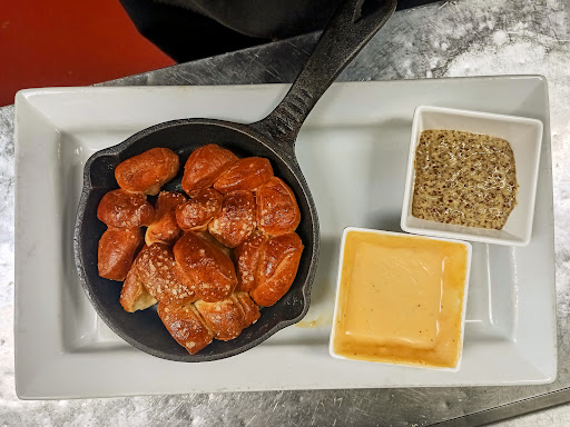 American Restaurant «1060», reviews and photos, 1060 E Genesee St, Syracuse, NY 13210, USA