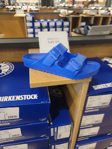 Shoe Store «DSW Designer Shoe Warehouse», reviews and photos, 2515 W 75th St, Naperville, IL 60540, USA