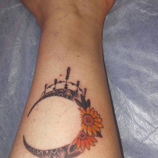 Explore easy small tattoo ideas, creative tattoo ideas in Oakland, available at Amor Eterno Arte