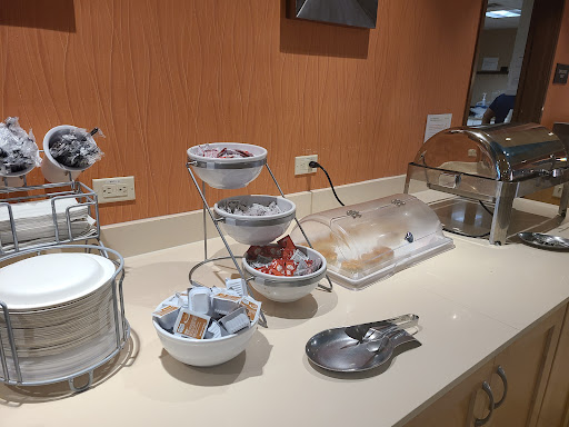 Hotel «Comfort Suites At Fairgrounds-Casino», reviews and photos, 4506 Oak Fair Blvd, Tampa, FL 33610, USA