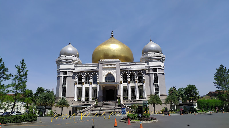Tujuan Wisata Populer di ID: Menikmati Keindahan Masjid-Masjid Terkenal