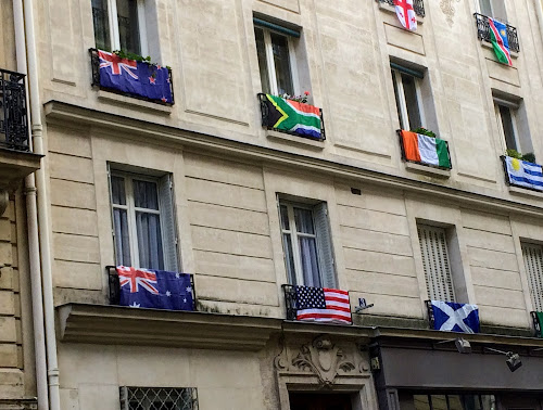 Lodge Immeuble aux drapeaux Paris