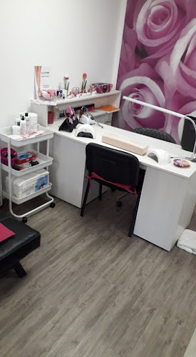 Opinii despre ZITI SALON în Szalánta - Fodrász