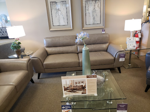 Furniture Store «Raymour & Flanigan Furniture and Mattress Store», reviews and photos, 3375 Berlin Turnpike, Newington, CT 06111, USA