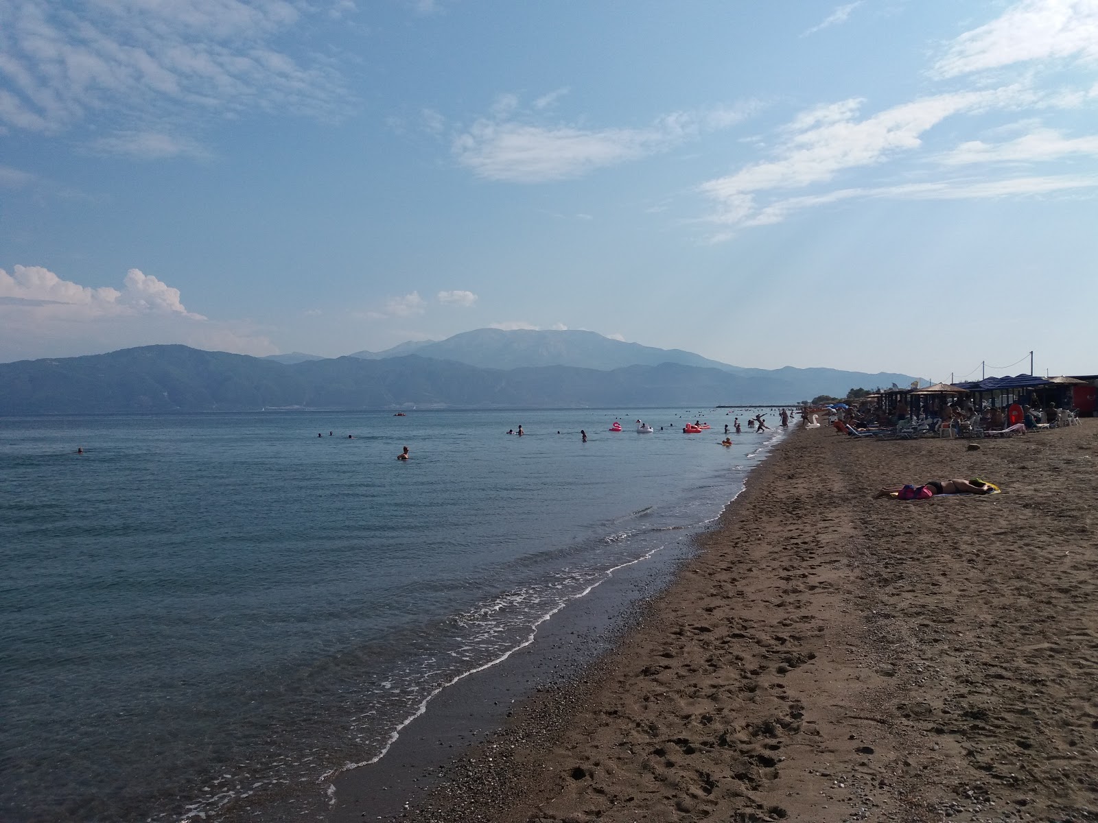 Chiliadou beach'in fotoğrafı geniş plaj ile birlikte