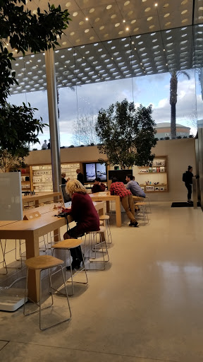 Computer Store «Apple Biltmore», reviews and photos, 2502 E Camelback Rd, Phoenix, AZ 85016, USA