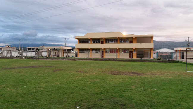 Opiniones de Unidad Educativa "Juan Abel Echeverria" en Latacunga - Escuela