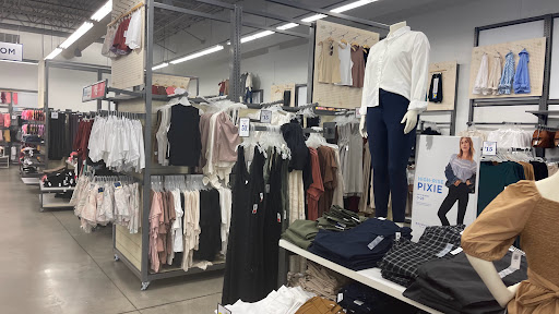 Clothing Store «Old Navy», reviews and photos, 4300 Towne Center Dr, Louisville, KY 40241, USA