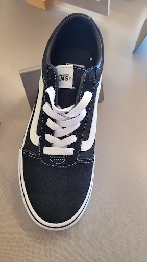 Shoe Store «DSW Designer Shoe Warehouse», reviews and photos, 23171 W Outer Dr, Allen Park, MI 48101, USA