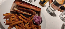 Hot-dog du Restaurant de hamburgers Schwartz's Deli à Paris - n°8