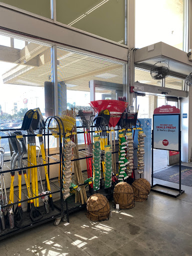 Grocery Store «Grocery Outlet Bargain Market», reviews and photos, 1391 E Yosemite Ave, Manteca, CA 95336, USA