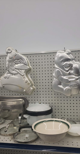 Thrift Store «Goodwill Windsor Woods Retail Store», reviews and photos, 229 S Rosemont Rd, Virginia Beach, VA 23452, USA