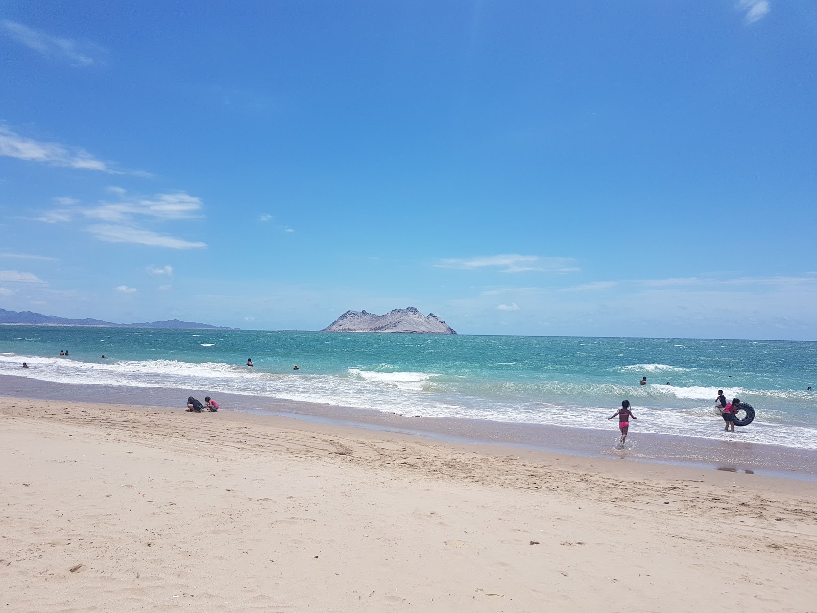 Fotografija Bahia de Kino z svetel pesek površino